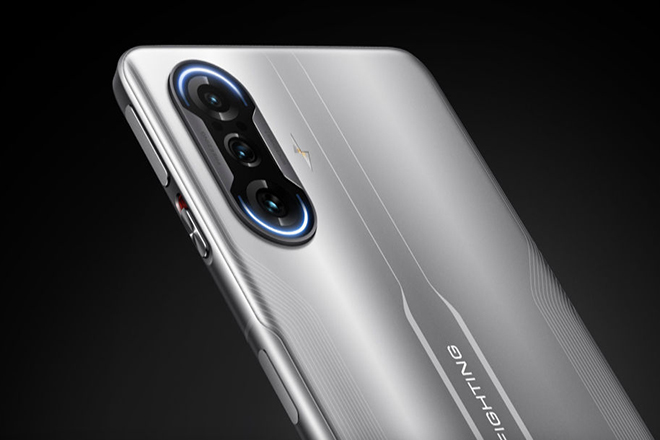 Cuộc chiến smartphone hàng đầu bắt đầu, người dùng hưởng lợi - 3