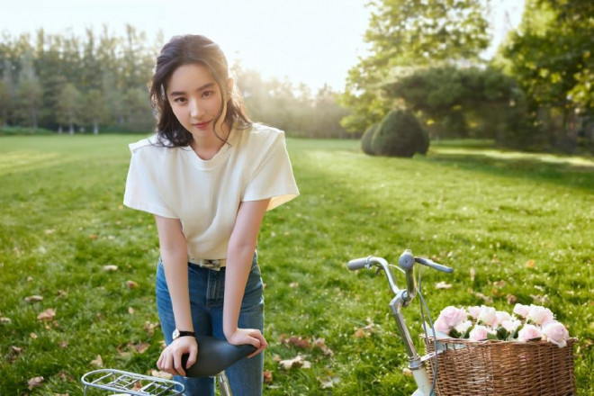 Lưu Diệc Phi gây 'bão' mạng xã hội đầu năm, U40 mà như nữ sinh đại học - 3