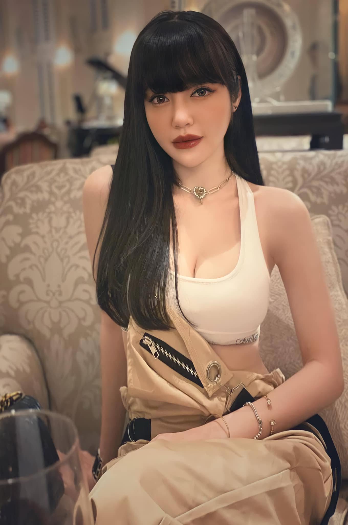 "Đệ nhất ngực đẹp Vbiz" từng đòi động "dao kéo" nhưng bị bác sĩ đuổi về - 4