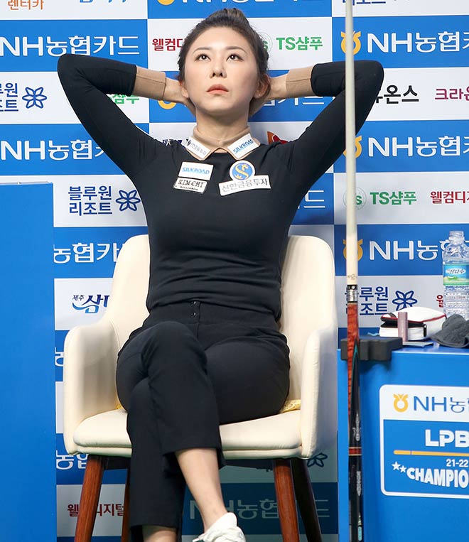 Nữ cơ thủ nóng bỏng nhất Hàn Quốc đánh nhầm bi vẫn &#34;bỏ túi&#34; 400 triệu đồng - 1