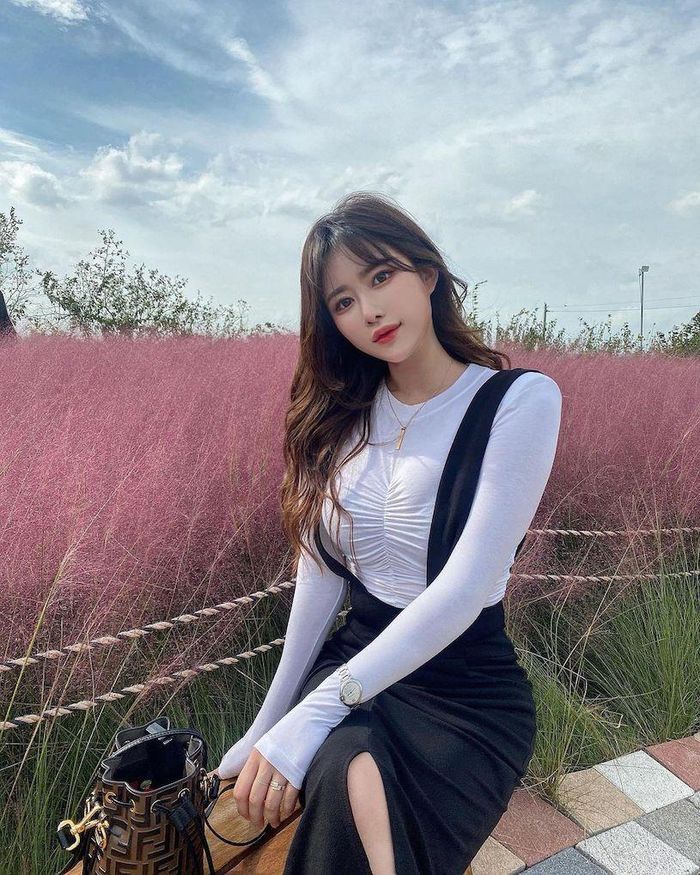 Cô gái Hàn Quốc mặc đồ ôm sát khoe vòng hông điểm 10 hiếm có - 4