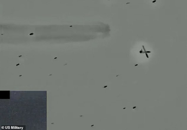 Khoảnh khắc lá chắn Mỹ “khạc lửa đạn”, phá hủy UAV cảm tử của Iran - 1