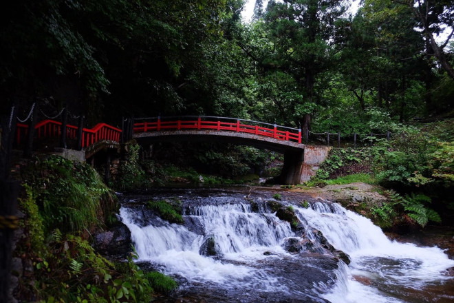 Suối nước nóng Ginzan Onsen đẹp mê hoặc trong ngày mưa - 8