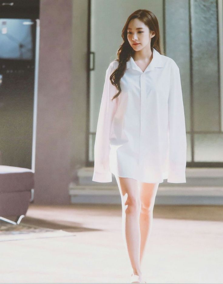 Người đẹp suýt bung cúc áo, gợi tình vượt mặt Song Hye Kyo - 2