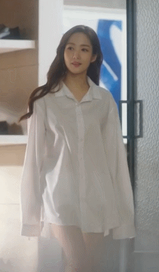 Người đẹp suýt bung cúc áo, gợi tình vượt mặt Song Hye Kyo - 4