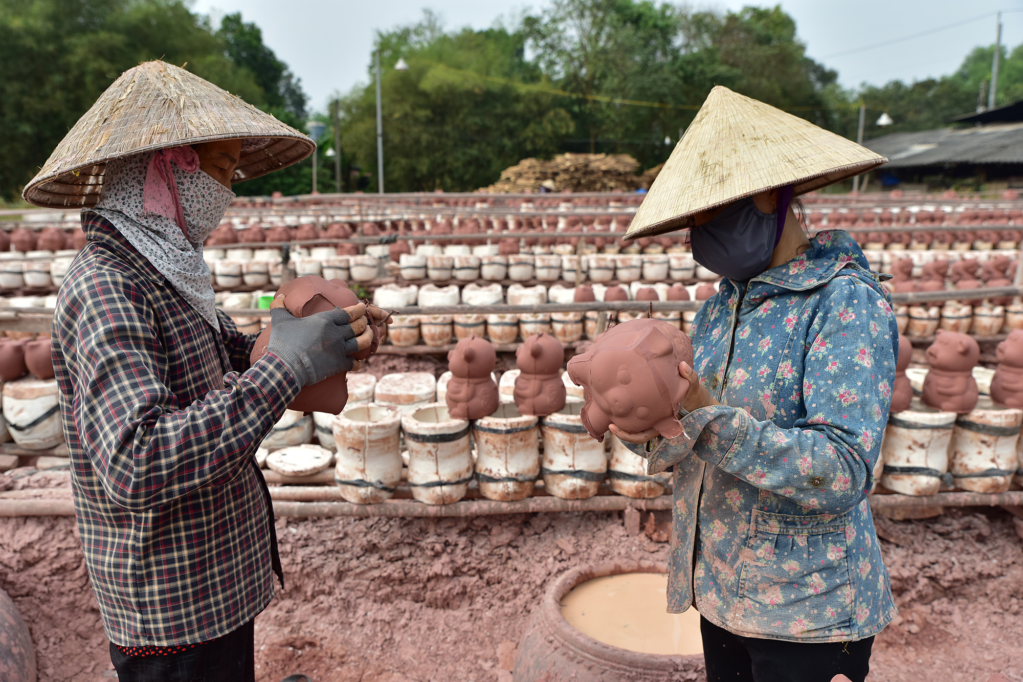 Thủ phủ heo “giữ của” tất bật làm hổ vàng ngậm ngọc đón Tết - 3