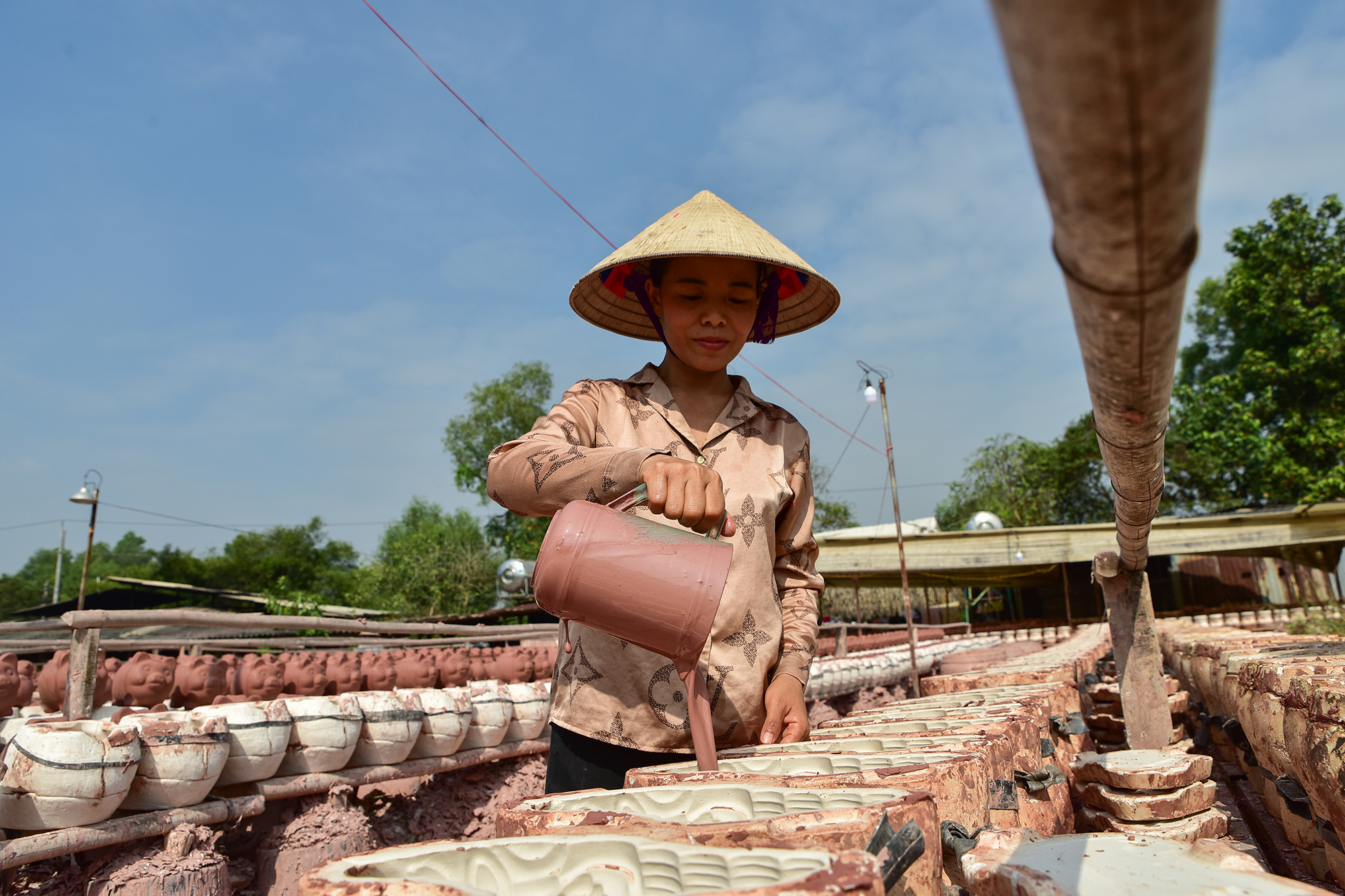 Thủ phủ heo “giữ của” tất bật làm hổ vàng ngậm ngọc đón Tết - 7