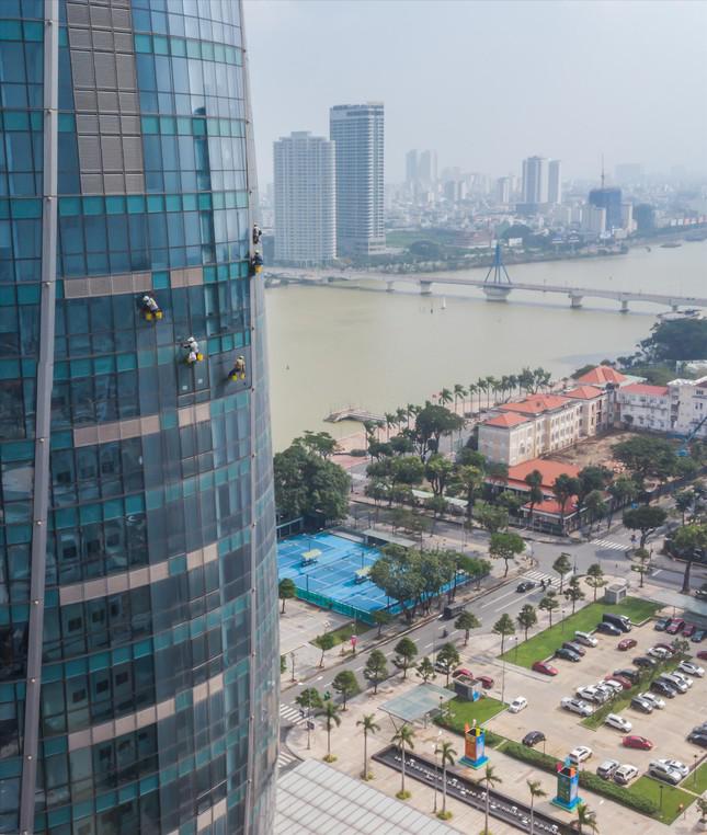 Những 'người nhện' mùa áp Tết - 2