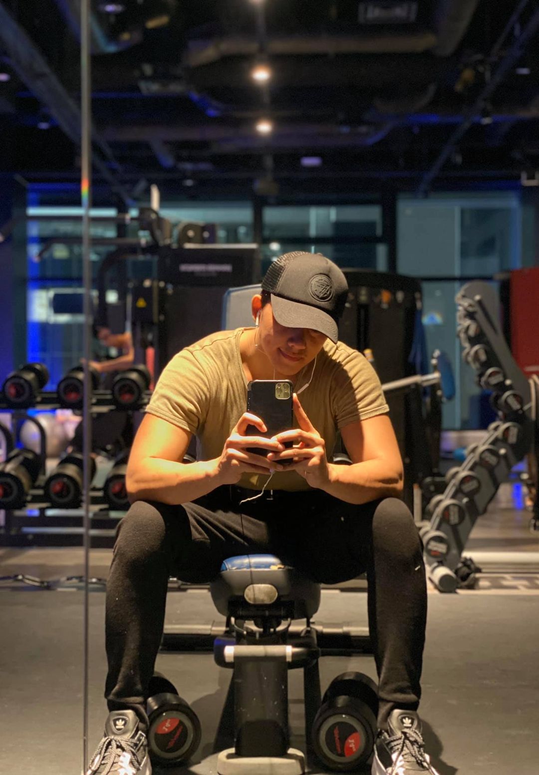 Công tử Bạc Liêu bị đồn là "bạn trai Mỹ Tâm" tái xuất với thân hình vạm vỡ cao 1m85 - 4