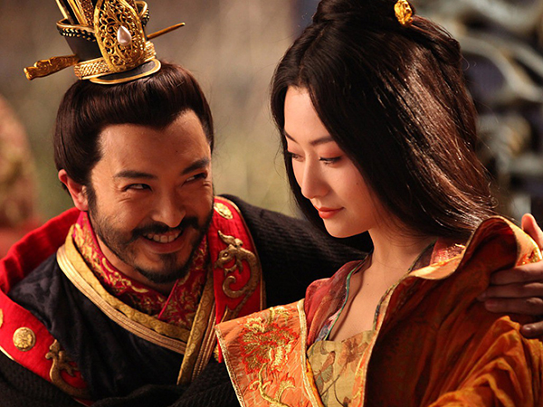 Hoàng đế Trung Hoa nghiện thuốc kích dục, bị cung nữ truy giết như phim - 1