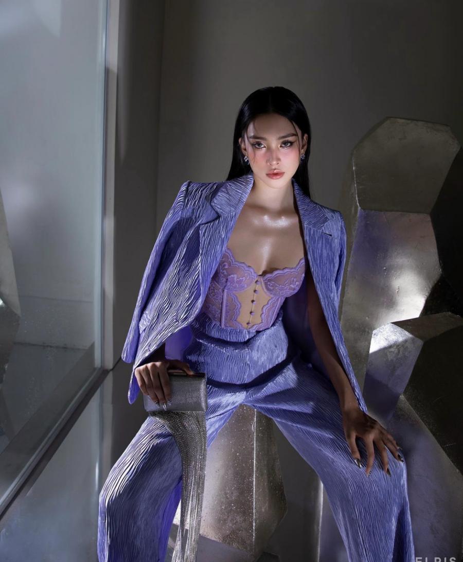 Hoa hậu Tiểu Vy thay đổi phong cách thời trang sau 4 năm đăng quang - 1