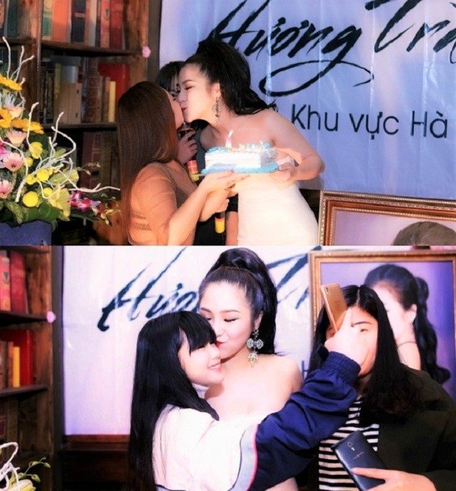 Đến năm 2017, trong một buổi họp fan tại Hà Nội, giọng chẳ”Em gái mưa” tiếp tục khóa môi một fan nữ.
