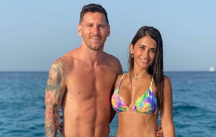 Vợ xinh giục Messi quay lại Barcelona gây choáng, PSG đứng ngồi không yên - 1