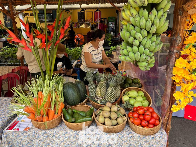 Giới trẻ TP.HCM nô nức rủ nhau diện đồ xinh xuống phố, Tết đang đến thật gần rồi! - 12