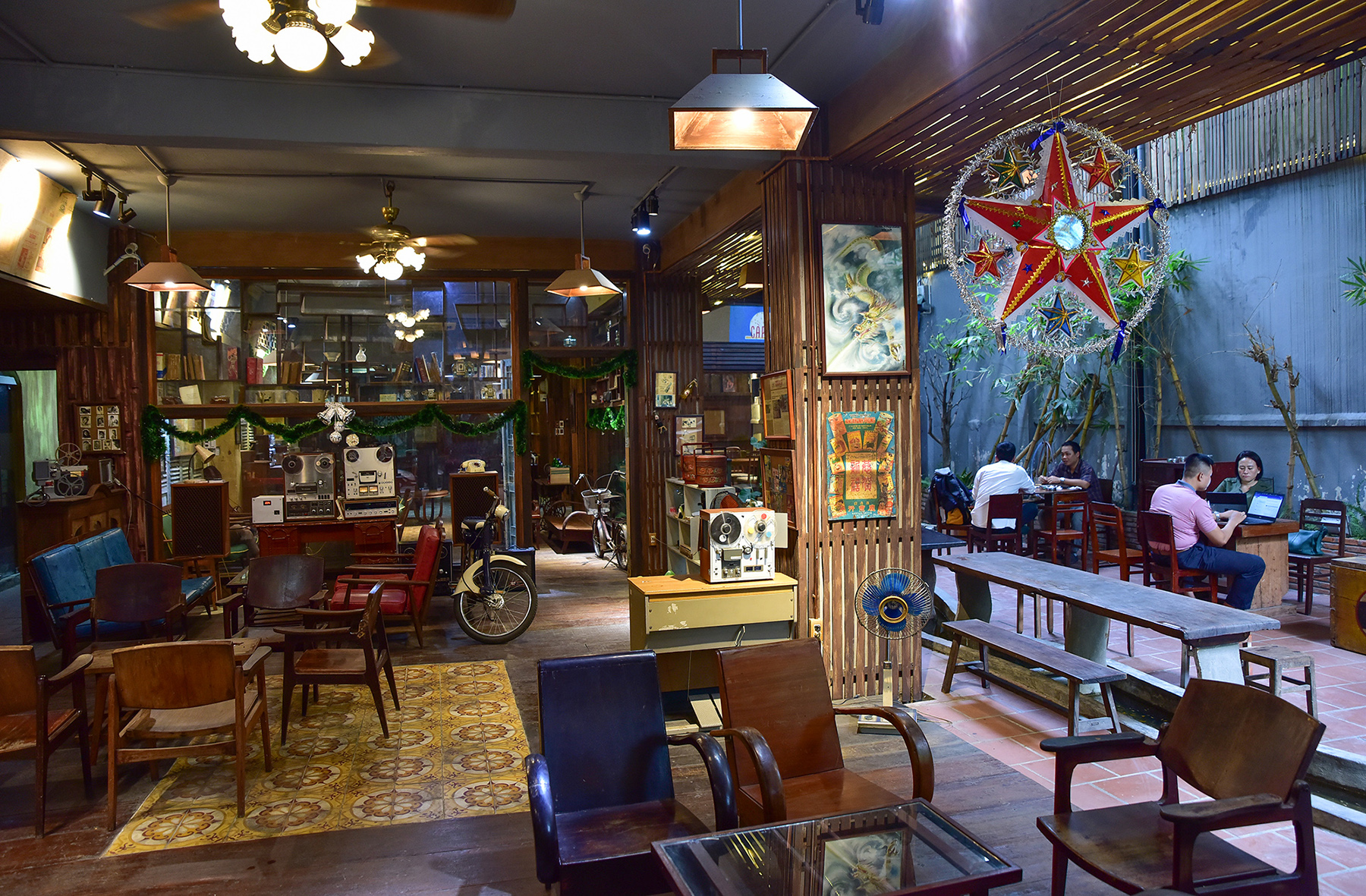 Nhà sưu tập sở hữu hàng ngàn món đồ cổ, hiện vật quý hiếm về Sài Gòn xưa - 4