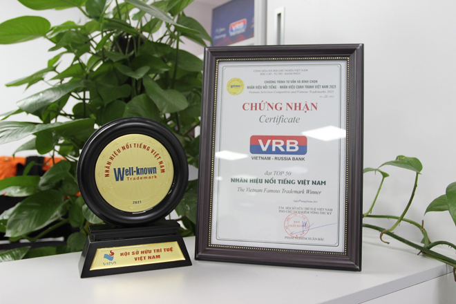 Ngân hàng Liên doanh Việt – Nga (VRB) đón nhận giải thưởng “Nhãn hiệu nổi tiếng Việt Nam năm 2021” - 1