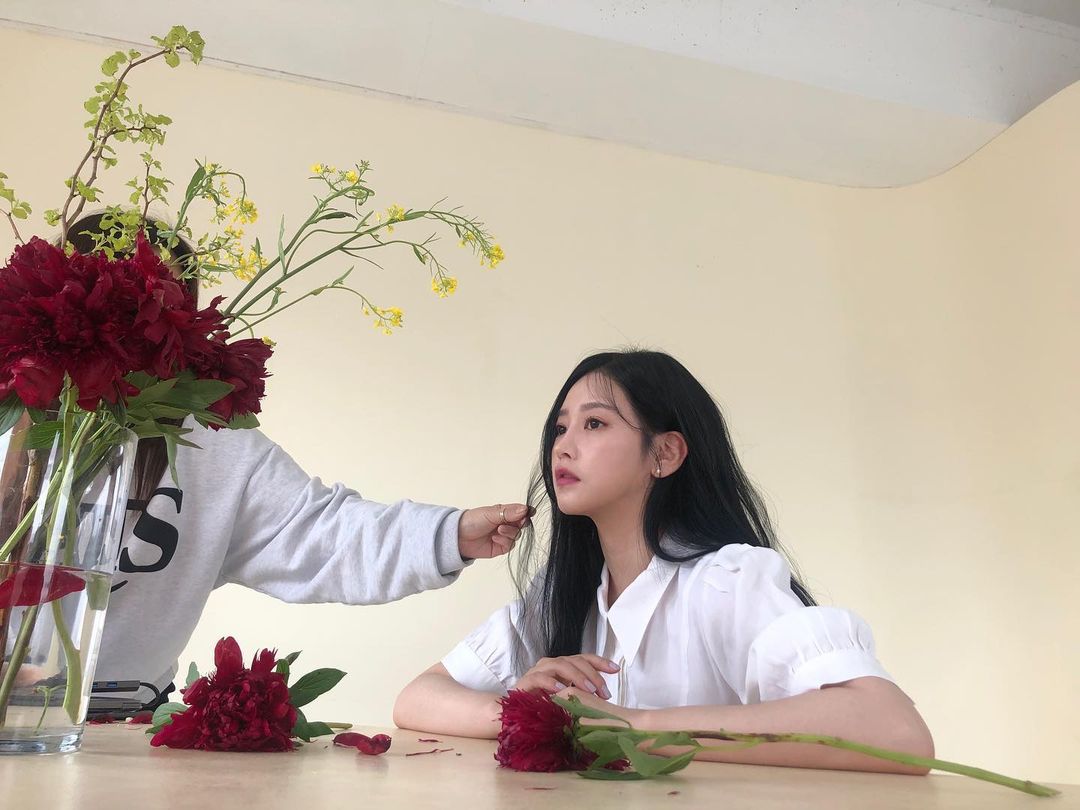 Nữ ca sĩ sexy lên top 1 tìm kiếm ở Việt Nam vì đám cưới với cầu thủ kém 9 tuổi - 5