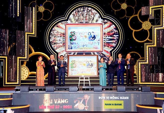 Nam A Bank tiếp tục trao tặng 1 tỷ đồng cho chương trình “Mai Vàng nhân ái” - 1