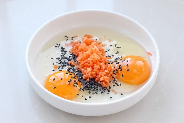 Tự làm món bánh mỳ cuộn ruốc chiên siêu ngon - 2