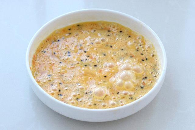 Tự làm món bánh mỳ cuộn ruốc chiên siêu ngon - 3