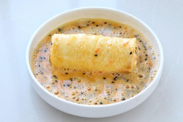 Tự làm món bánh mỳ cuộn ruốc chiên siêu ngon - 7