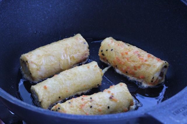 Tự làm món bánh mỳ cuộn ruốc chiên siêu ngon - 8