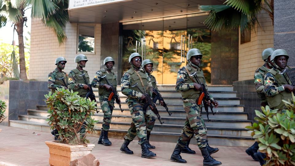 Nổ súng trong doanh trại quân đội ở Burkina Faso - 1