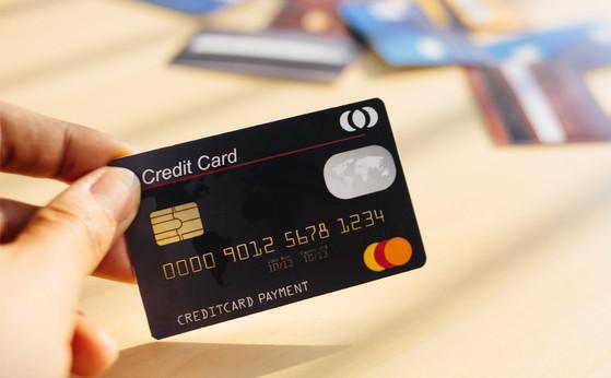 Cẩn trọng thủ đoạn giả mạo nhân viên ngân hàng mời rút tiền từ thẻ tín dụng - 1