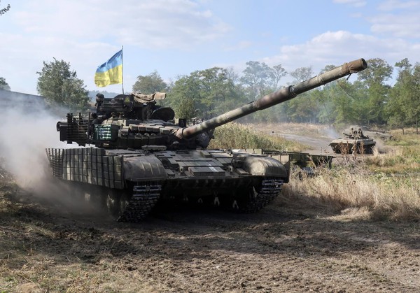 Điện Kremlin: Ukraine dàn quân ở tiền tuyến, chuẩn bị tấn công phe ly khai - 1