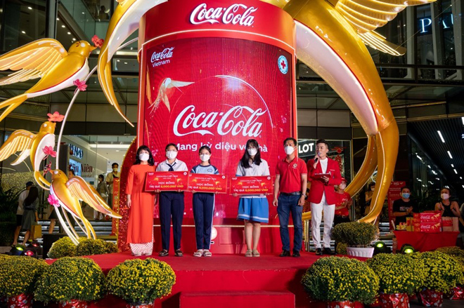 Coca-Cola Việt Nam triển khai chuỗi hoạt động cộng đồng &#34;Mang kỳ diệu về nhà&#34; dịp Tết Nhâm Dần - 1