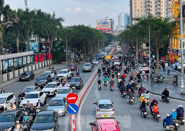 Đường phố Hà Nội bắt đầu ùn tắc kinh hoàng bất kể giờ giấc - 5