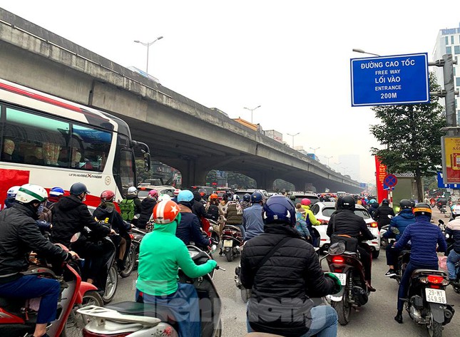 Đường phố Hà Nội bắt đầu ùn tắc kinh hoàng bất kể giờ giấc - 8