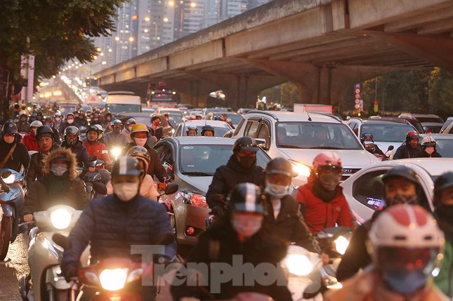 Đường phố Hà Nội bắt đầu ùn tắc kinh hoàng bất kể giờ giấc - 10