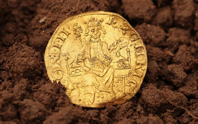 Thợ săn kho báu kiếm bộn tiền khi vô tình phát hiện đồng xu Henry III gần 800 năm tuổi - 1