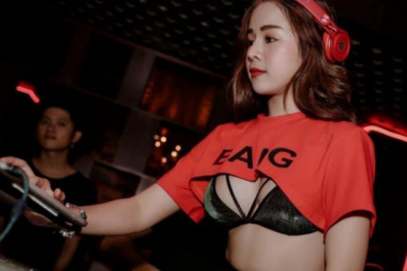 Nữ DJ xinh đẹp "đốt cháy" Rap Việt tuy chiều cao nấm lùn nhưng body hấp dẫn ít ai bì