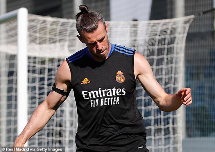 Gareth Bale lộ cơ bắp teo tóp gây sốc, CĐV nghi hậu quả vì chơi golf - 1