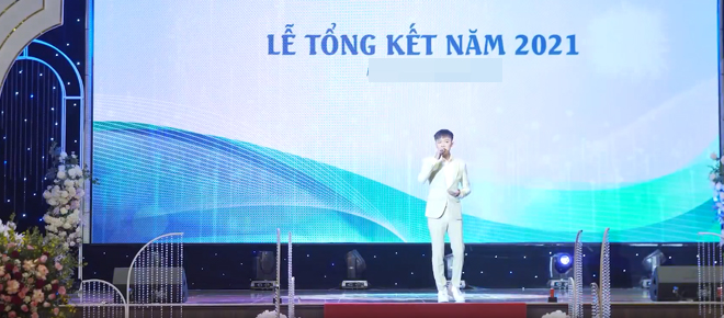Sau ồn ào cát-xê 200 triệu, Hồ Văn Cường gây tranh cãi gay gắt vì màn hát live dịp cuối năm - 1