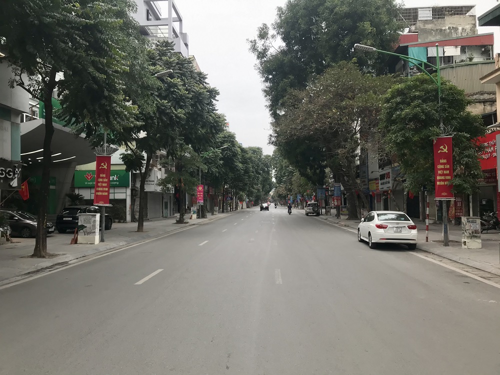 Vẻ tĩnh lặng, đẹp dịu dàng rất lạ của đường phố Hà Nội, TP.HCM sáng đầu năm mới - 5