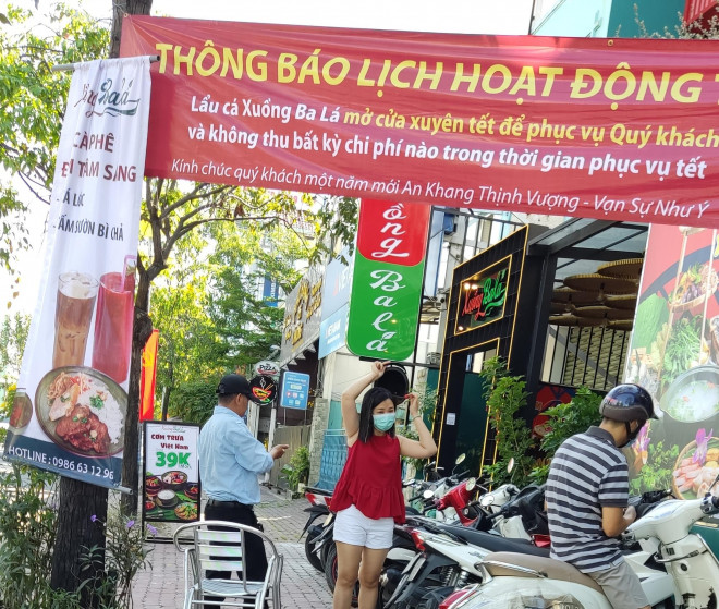 Quán xá phục vụ xuyên Tết: nơi phụ thu, nơi giảm giá - 1