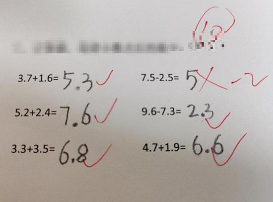 Bài toán 7,5 - 2,5 = 5 bị gạch sai, lời giải thích của cô giáo khiến ai cũng bất ngờ - 1