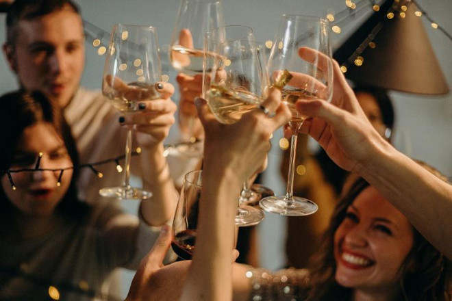 Nếu trót 'bỏ mặc' làn da dịp Tết, thử ngay cách này để phục hồi - 3