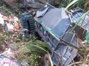 Xe tải gặp tai nạn kinh hoàng, 6 người trên ca bin thiệt mạng