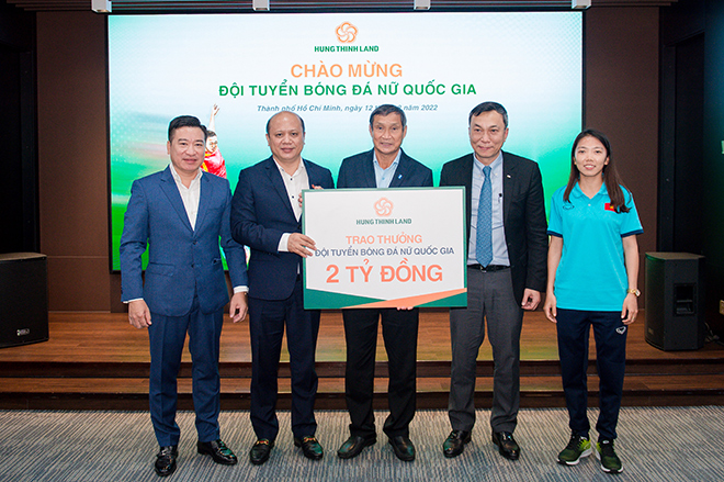 Hưng Thịnh Land trao thưởng 2 tỷ đồng cho đội tuyển bóng đá nữ - 1