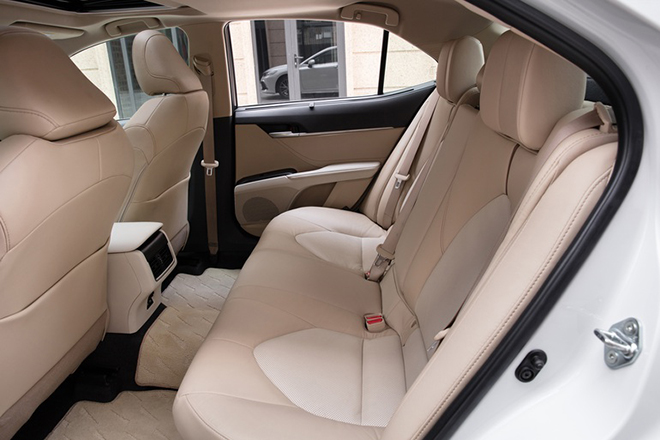Giá xe Toyota Camry lăn bánh tháng 2/2022, giảm 10% phí bảo hiểm vật chất - 10