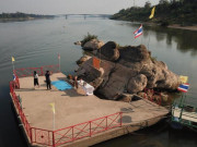 Thái Lan: Sông Mekong cạn nước để lộ "dấu chân Đức Phật"