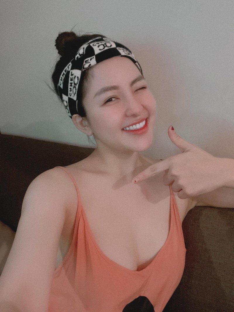 Hot girl Trâm Anh làm việc này cả khi đánh golf bảo sao da mịn đẹp như em bé - 3