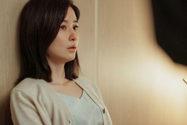 Vợ vui mừng vì nhận được món quà hàng hiệu rất đẹp, nhưng lại sớm bị sốc nặng khi biết người gửi - 1