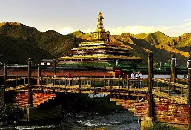 Khám phá tu viện hơn 300 tuổi được mệnh danh là “Trường học Tây Tạng của thế giới” - 1