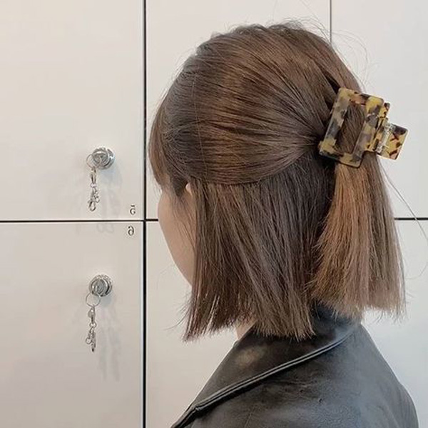 Phong cách Hàn Quốc: Sự góp mặt của phong cách Hàn Quốc trên thế giới đã mang đến những phong cách mới mẻ và sáng tạo. Hãy khám phá những hình ảnh liên quan để cập nhật và học hỏi những kỹ thuật trang điểm và làm tóc đang được ưa chuộng tại Hàn Quốc.