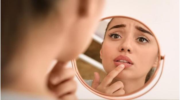COVID-19 có thể làm phát sinh các biến chứng về da? - 1